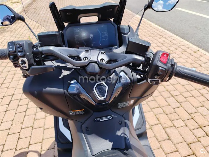 Yamaha TMAX – Vista 6