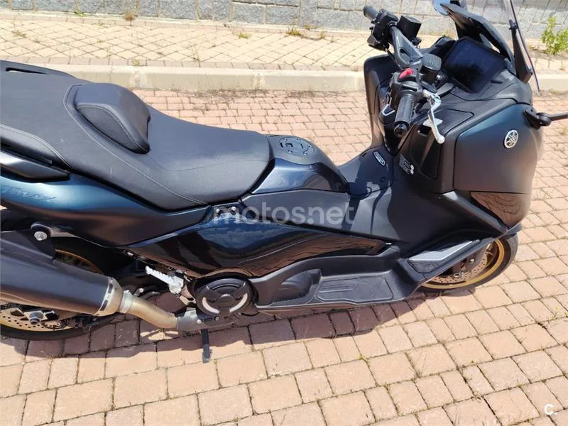 Yamaha TMAX – Vista 9