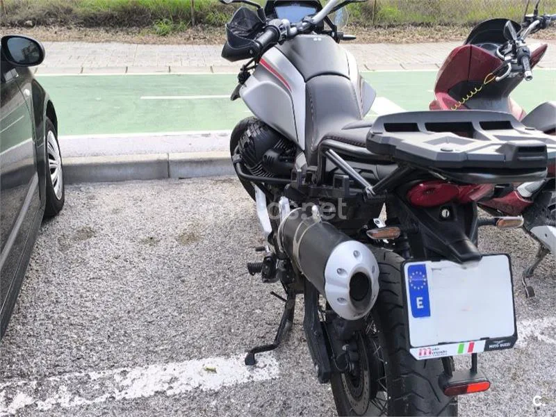 Moto Guzzi V85 TT - Vista 4