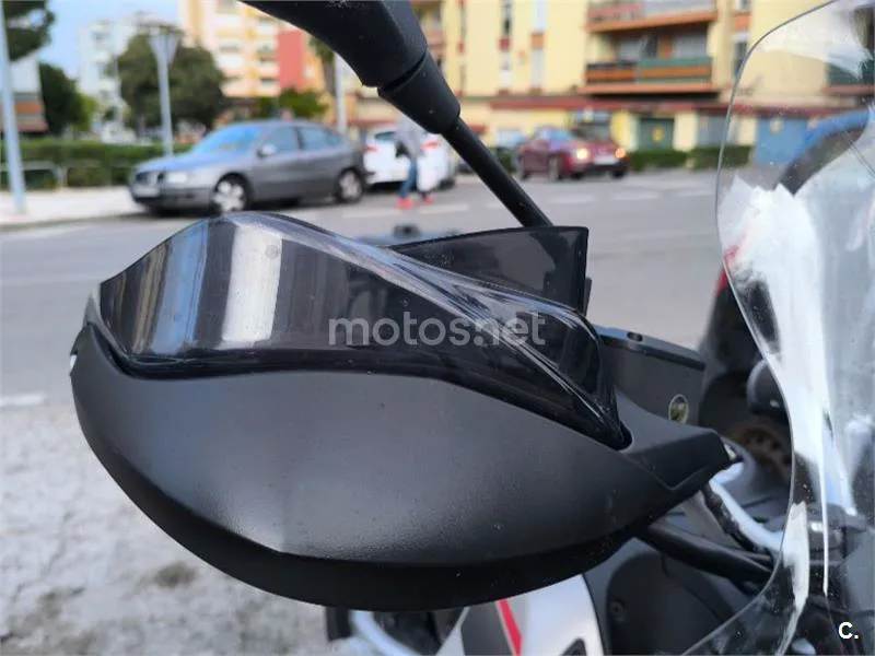 Moto Guzzi V85 TT - Vista 6