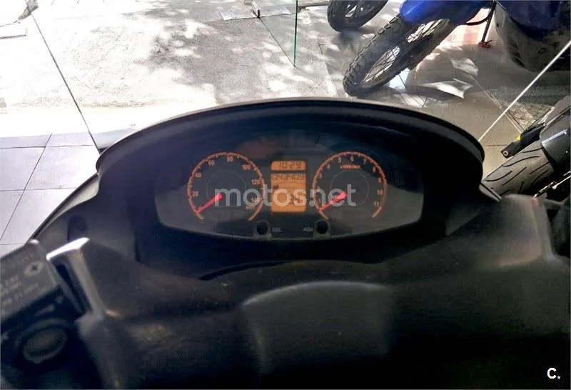 Suzuki Burgman 125 – Vista 7