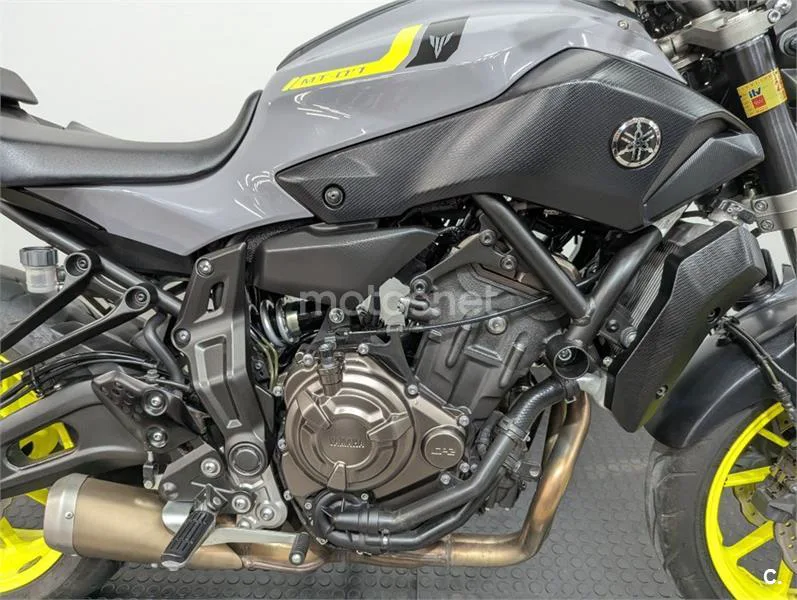 Yamaha MT-07 – Vista 7
