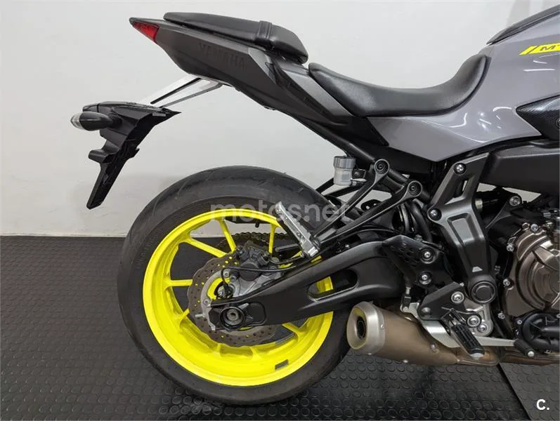 Yamaha MT-07 – Vista 8