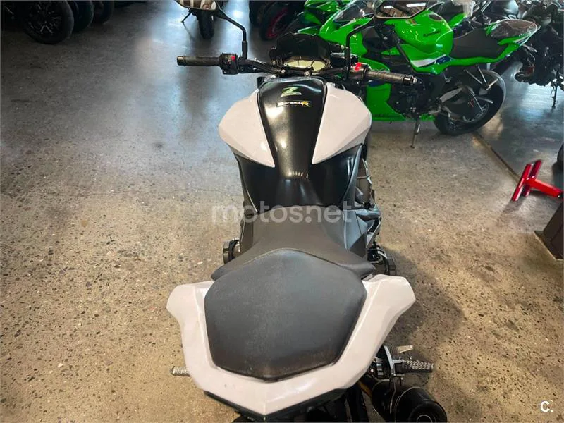 Kawasaki Z800 – Vista 3