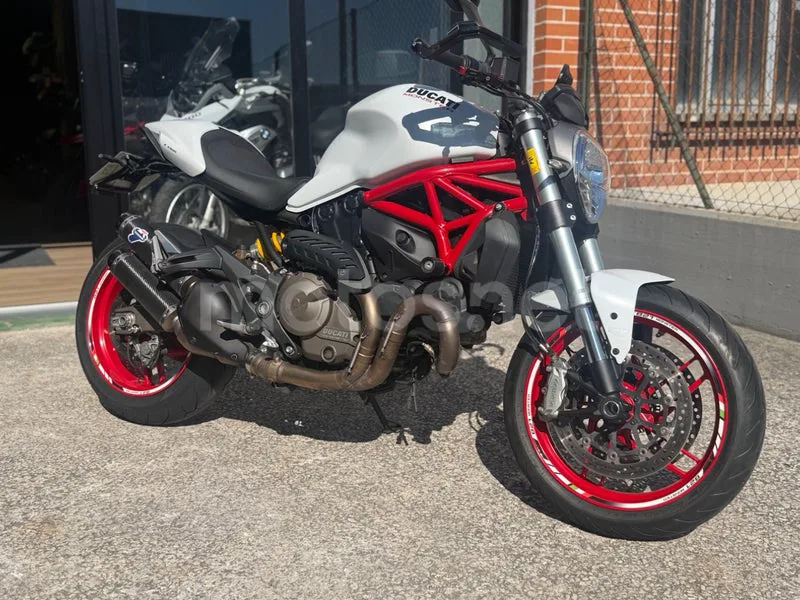 Ducati Monster 821 - Vista 3