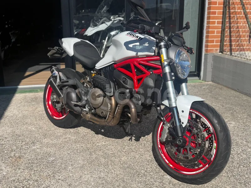 Ducati Monster 821 - Vista 4