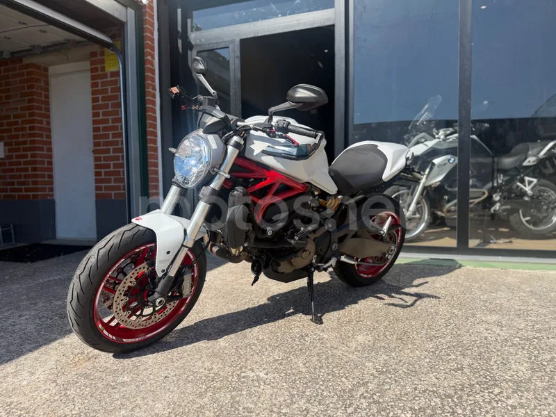 Ducati Monster 821 - Vista 7
