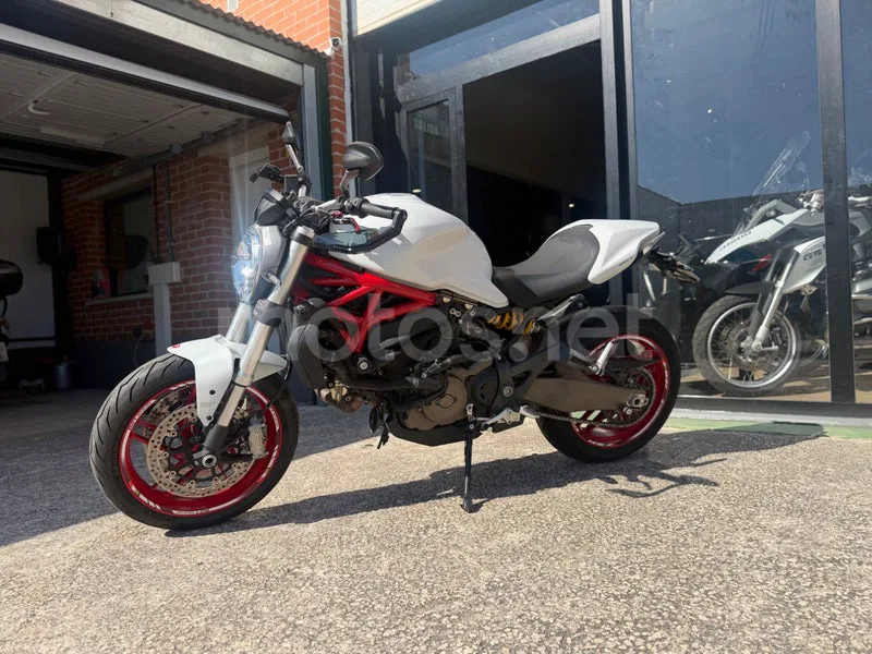 Ducati Monster 821 - Vista 8