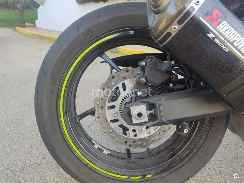 Kawasaki Z900 – Vista 11