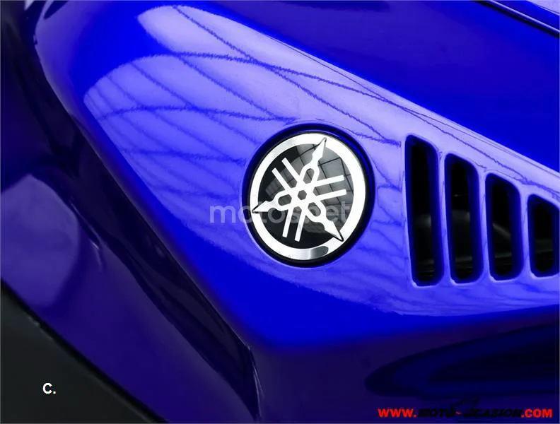 Yamaha R7 – Vista 9