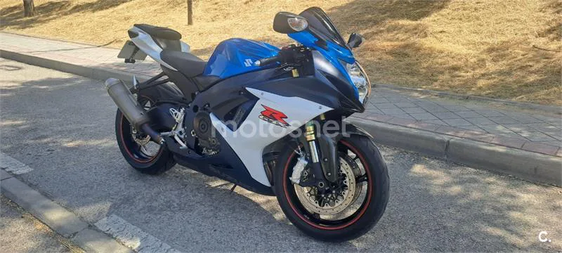 Suzuki GSX-R750 – Vista 12
