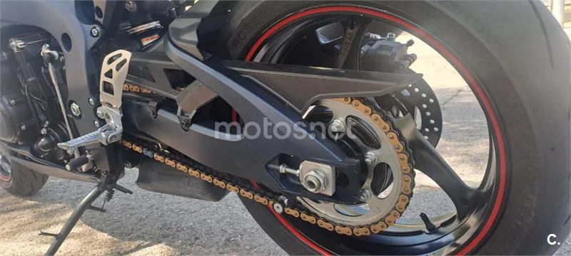 Suzuki GSX-R750 – Vista 3