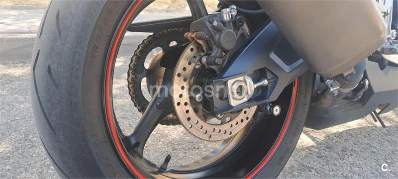 Suzuki GSX-R750 – Vista 4
