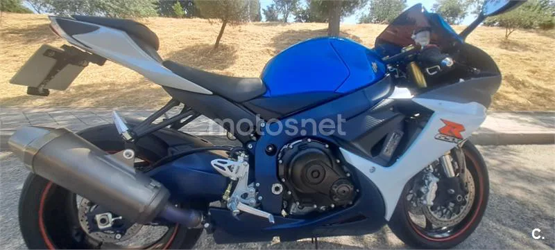 Suzuki GSX-R750 – Vista 8