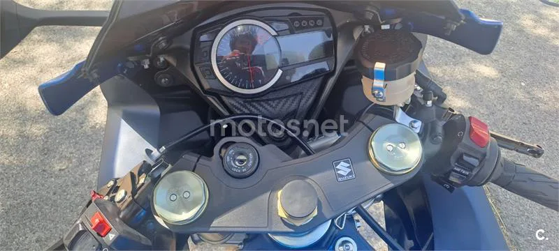 Suzuki GSX-R750 – Vista 10