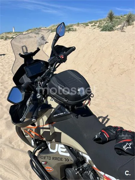 KTM 890 – Vista 6