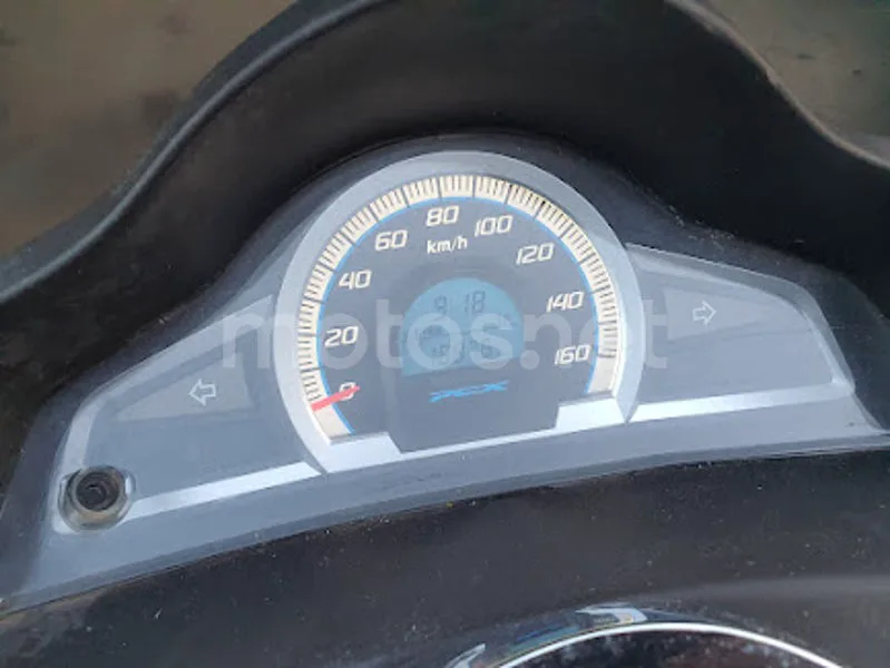 Honda PCX 125 – Vista 8