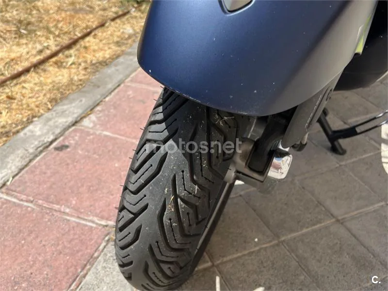 Vespa GTS 300 - Vista 4