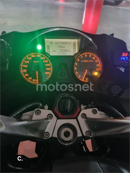 Kawasaki 1400GTR - Vista 13