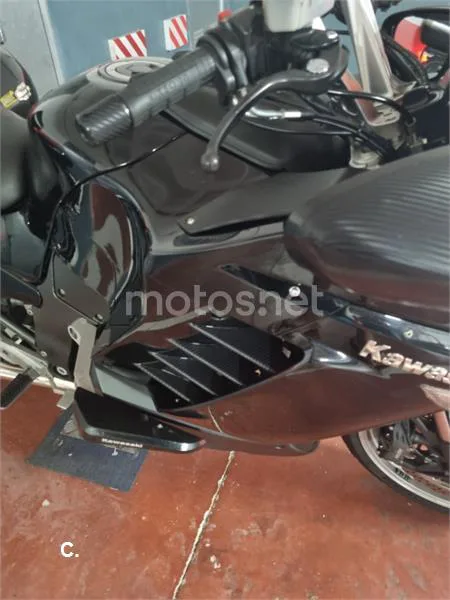 Kawasaki 1400GTR - Vista 16
