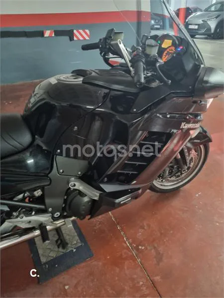 Kawasaki 1400GTR - Vista 17