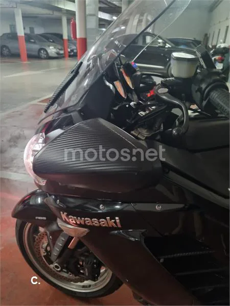 Kawasaki 1400GTR - Vista 18