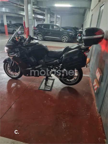 Kawasaki 1400GTR - Vista 22