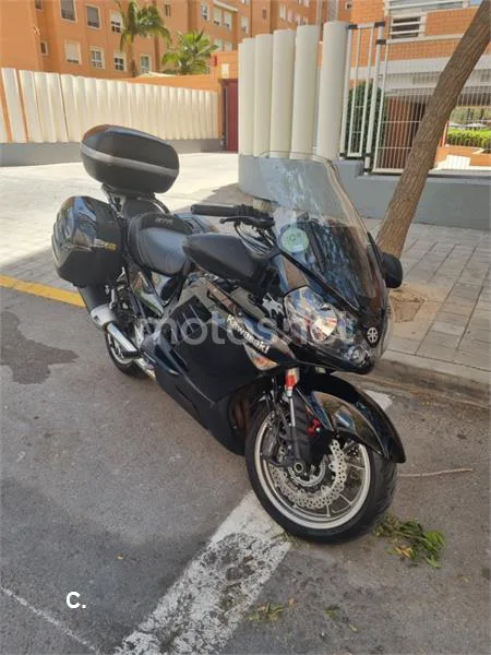 Kawasaki 1400GTR - Vista 8
