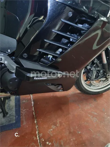 Kawasaki 1400GTR - Vista 9
