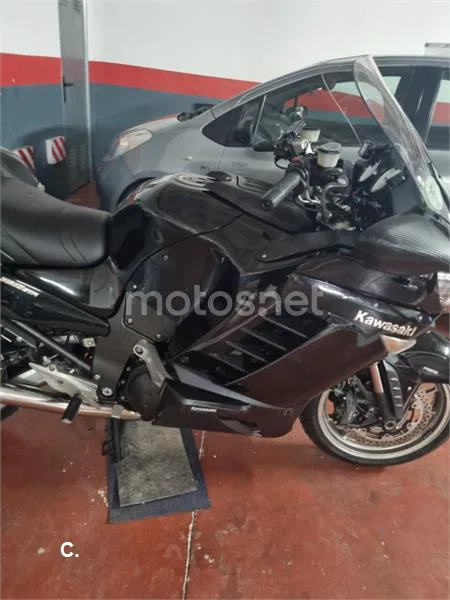 Kawasaki 1400GTR - Vista 10