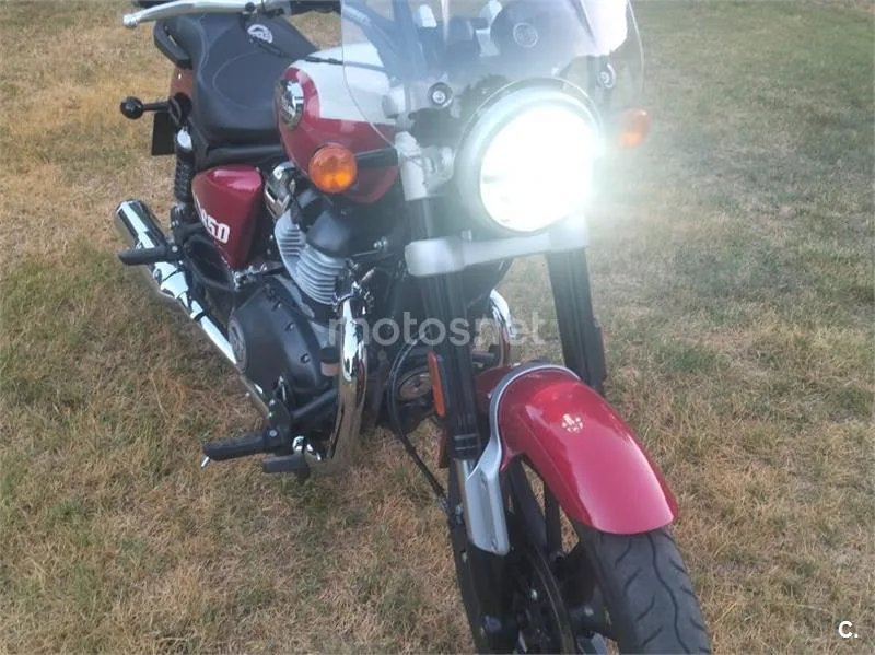 Royal Enfield Super Meteor 650 - Vista 3