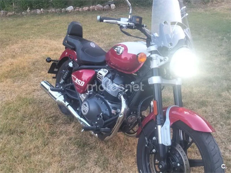 Royal Enfield Super Meteor 650 - Vista 5