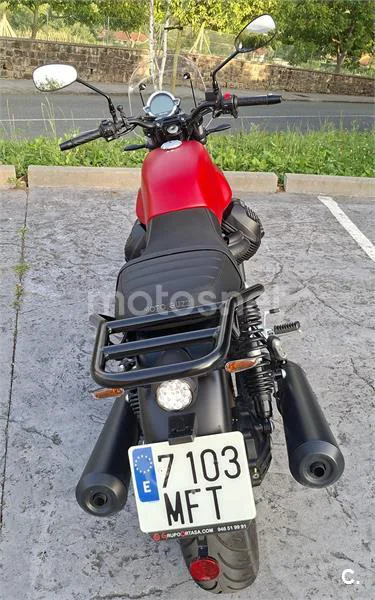 Moto Guzzi V7 – Vista 3