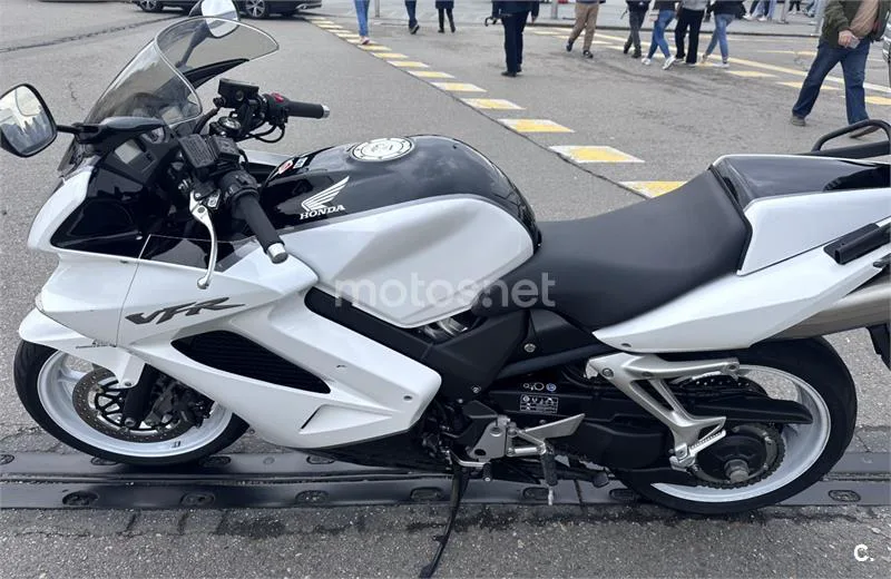 Honda VFR800F - Vista 3