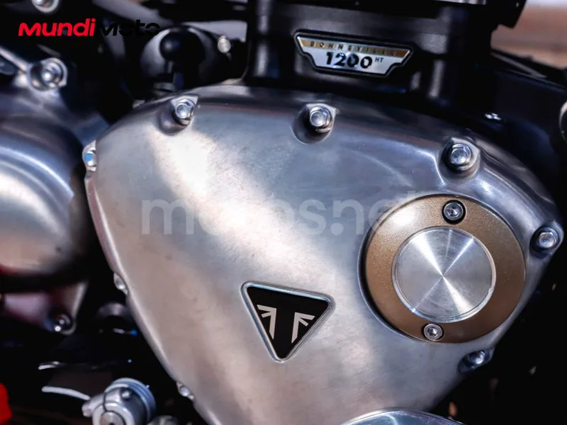 Triumph Bonneville Speedmaster - Vista 14