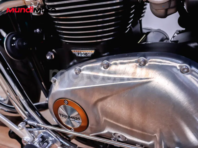 Triumph Bonneville Speedmaster - Vista 15