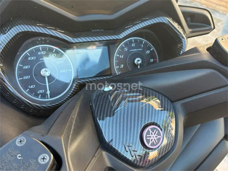 Yamaha XMAX 400 - Vista 5
