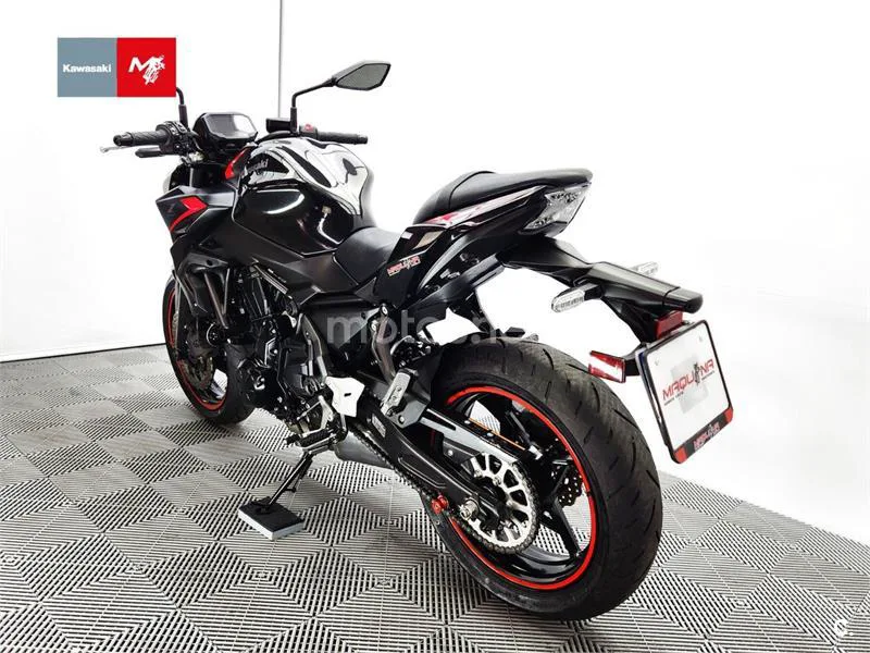 Kawasaki Z650 - Vista 19