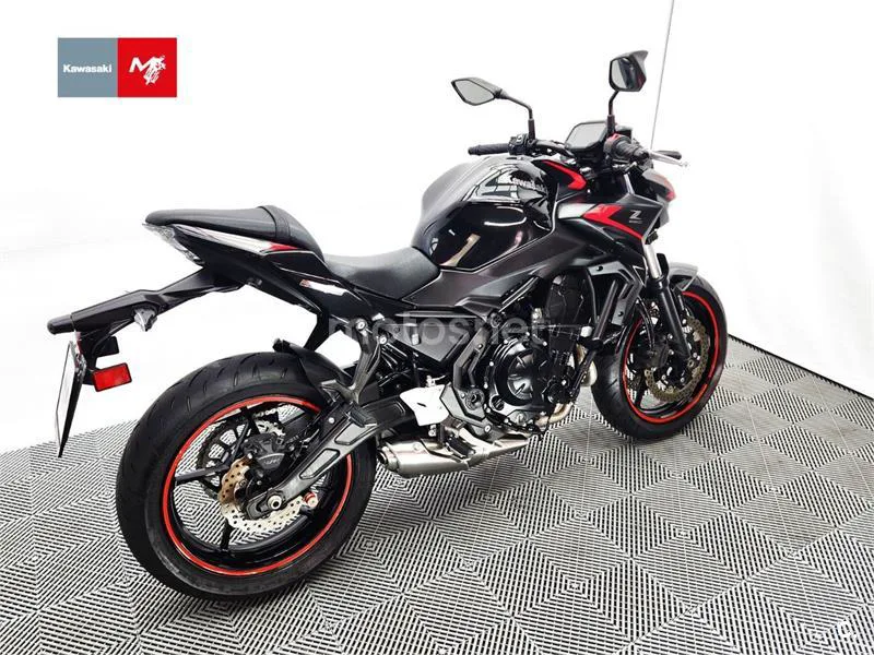 Kawasaki Z650 - Vista 4