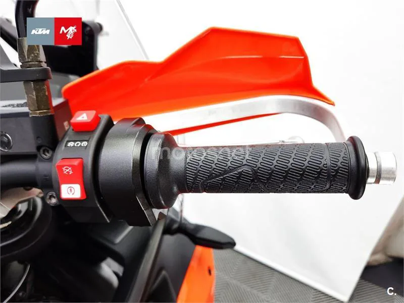 KTM 890 – Vista 11