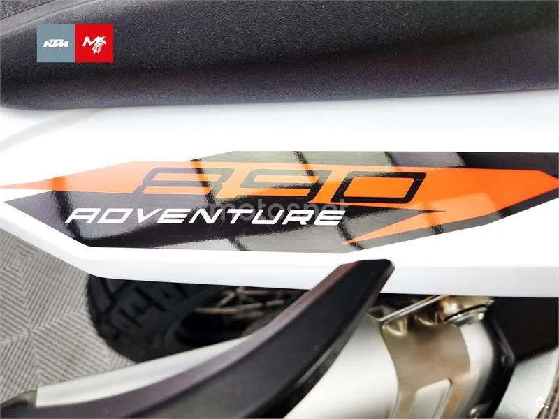 KTM 890 – Vista 14