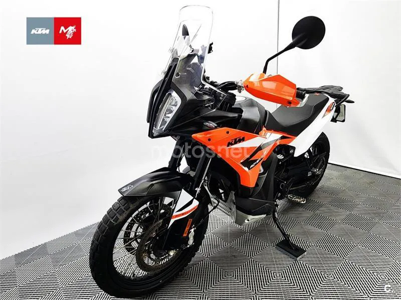 KTM 890 – Vista 23