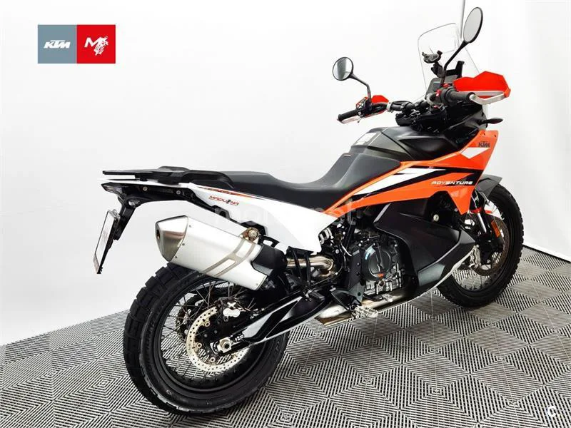 KTM 890 – Vista 4