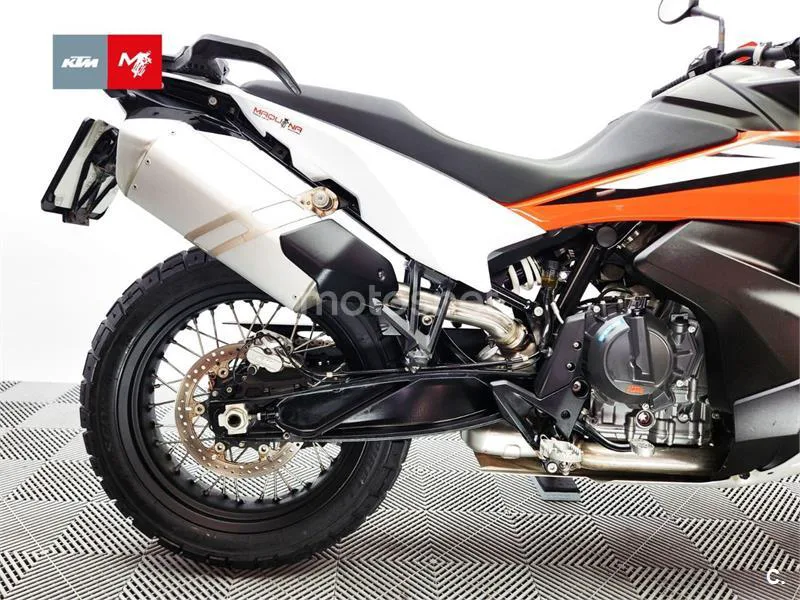 KTM 890 – Vista 6