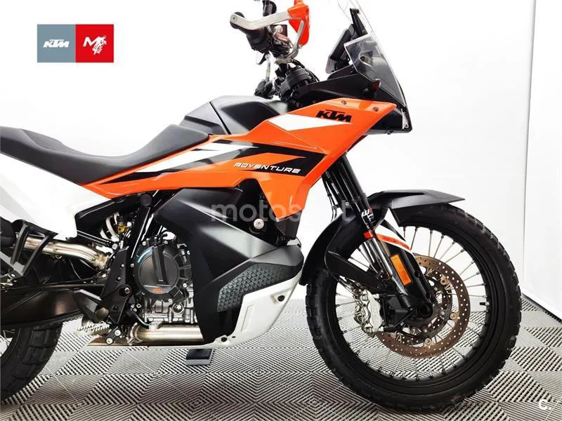 KTM 890 – Vista 7