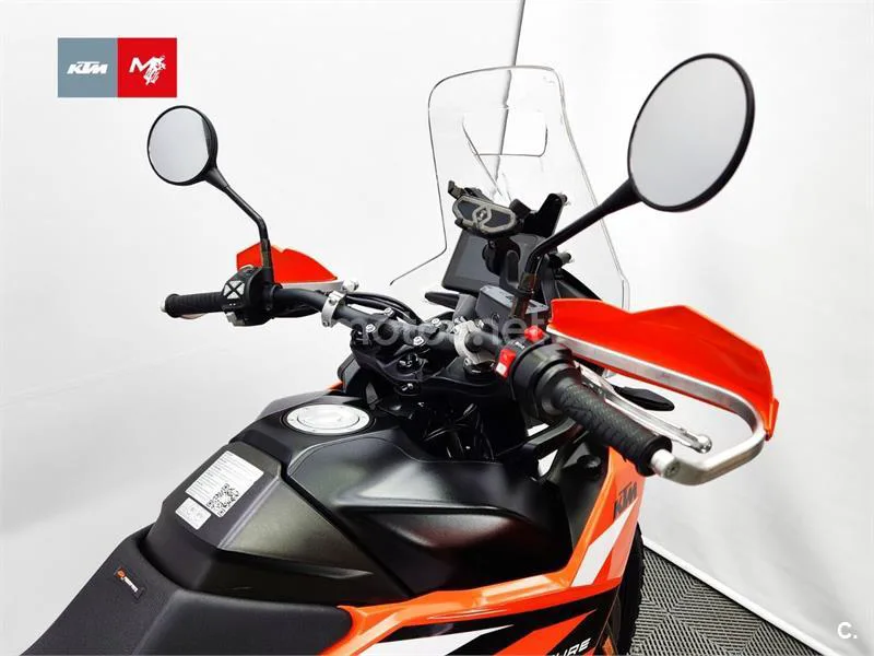 KTM 890 – Vista 8