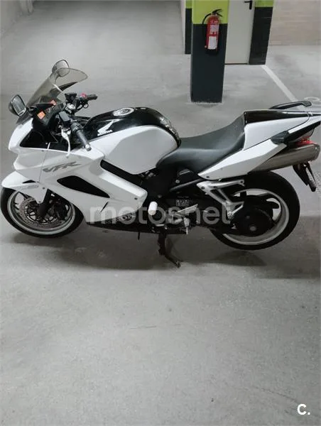 Honda VFR800F - Vista 3