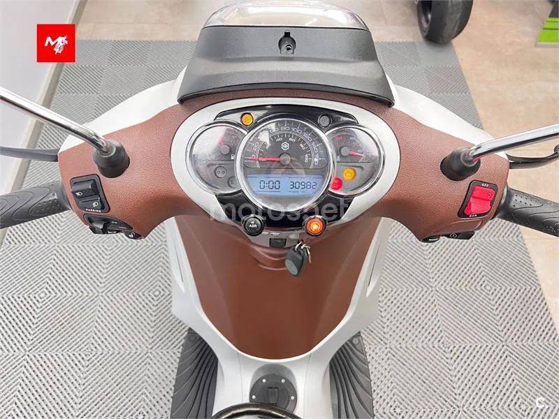 Piaggio Beverly 300 - Vista 7