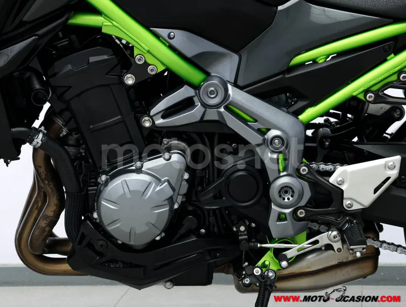 Kawasaki Z900 - Vista 10