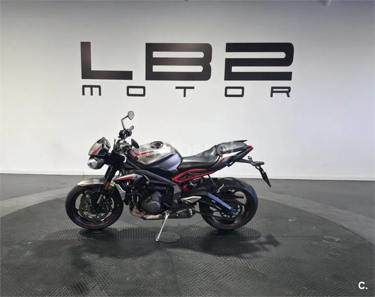 Triumph Street Triple 6499 € 2020 Barcelona - 1